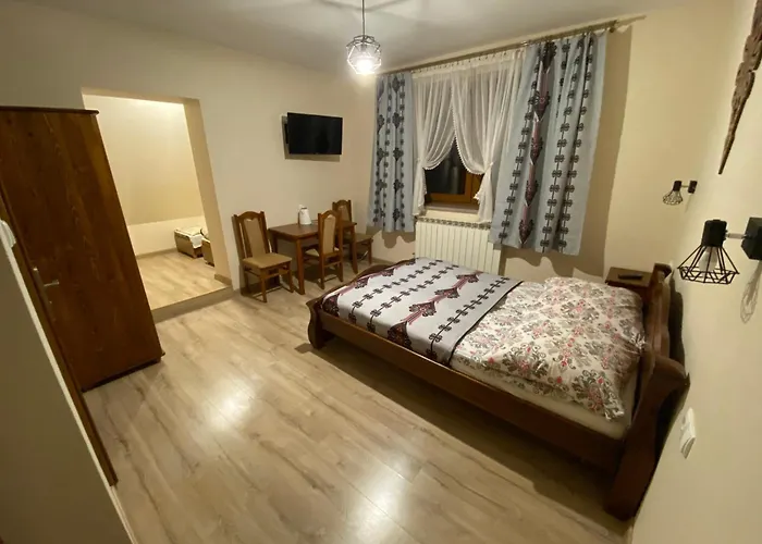 Pod Lasem Pensión *